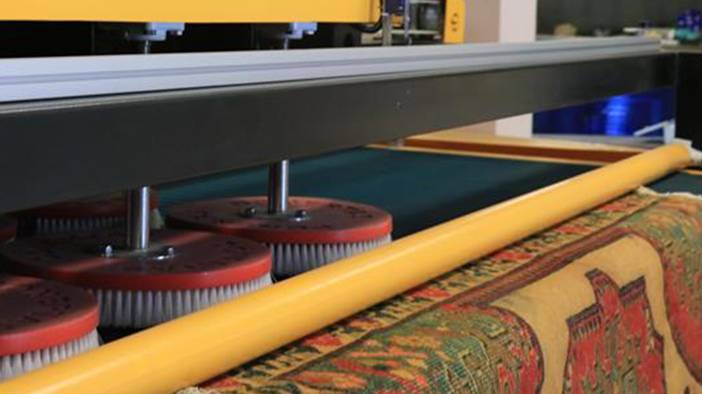 Halıdaki lekelerden eser kalmayacak! Saniyeler içinde yok ediyor 7